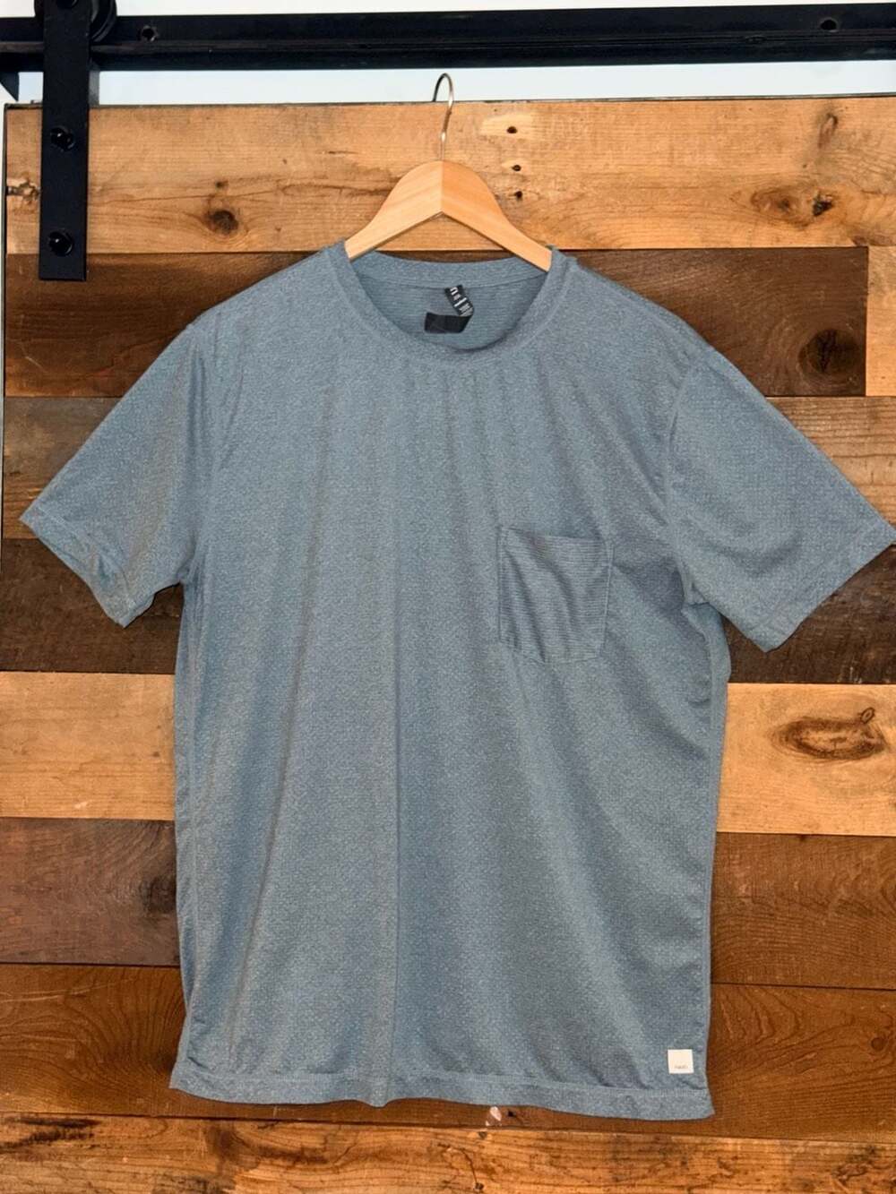 Vuori Tradewind Performance Short Sleeve Pocket Med 0559